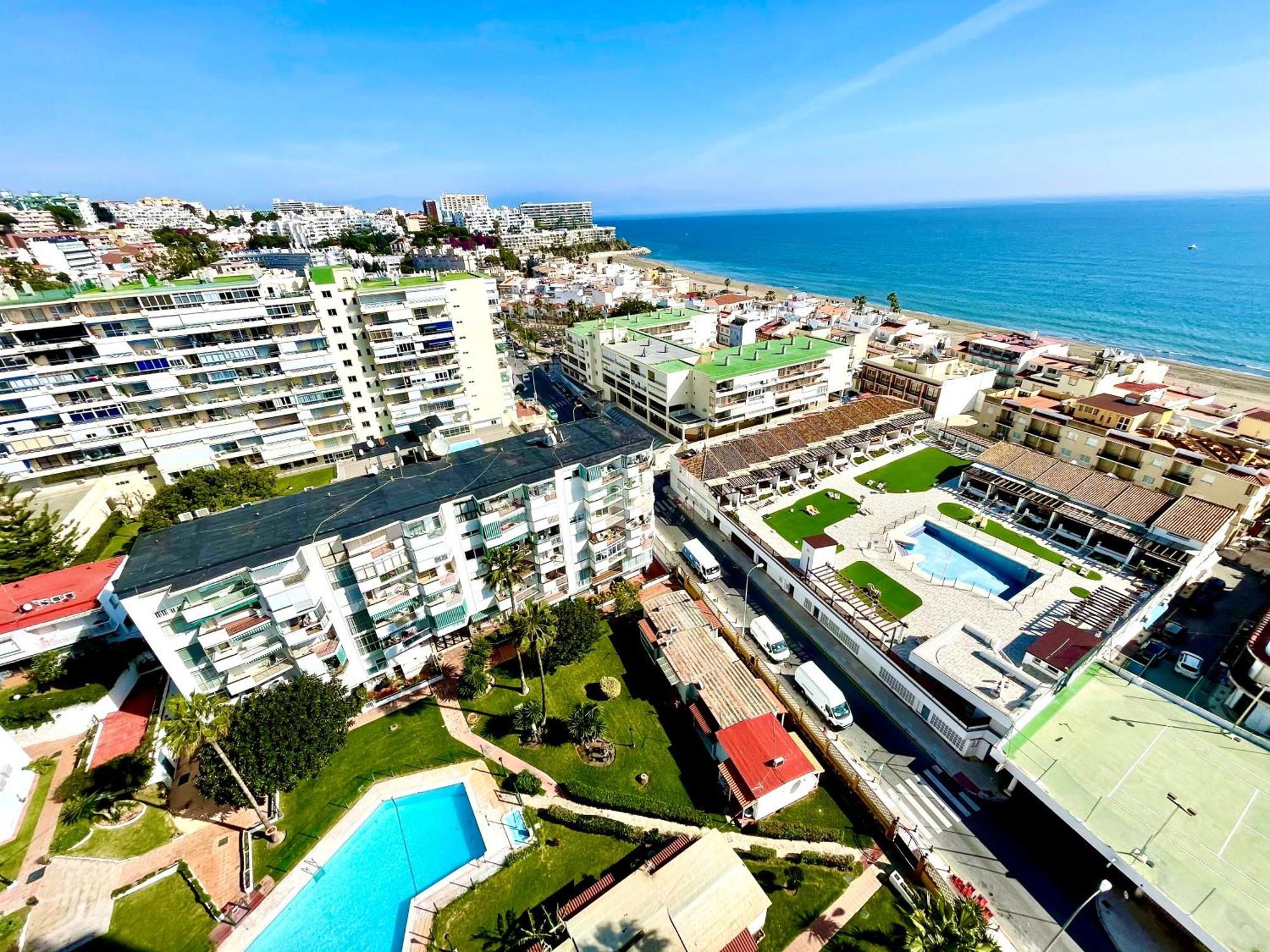 Gorgeous Apartment At The Sea In La Carihuela! Torremolinos Kültér fotó